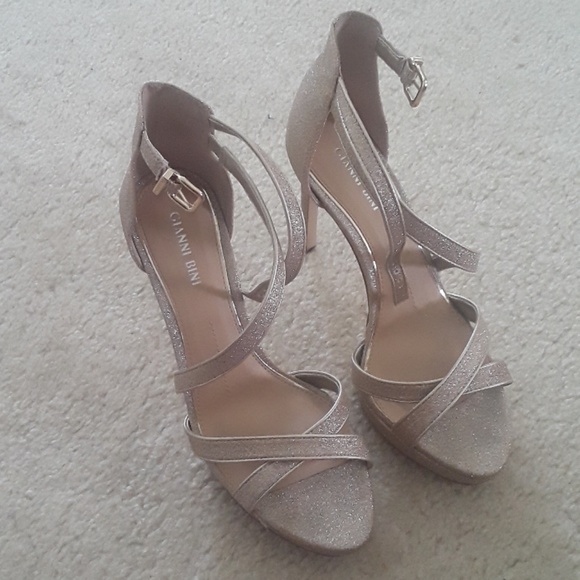 Gold formal heels - Picture 4 of 4